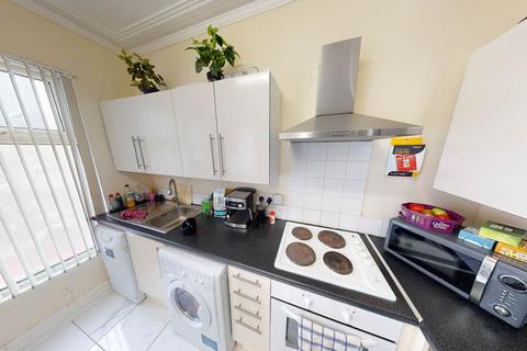 undefined, Headingley Mount, Leeds LS6