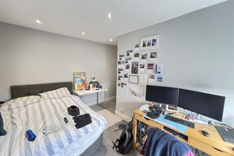 undefined, Ash Road, Leeds LS6