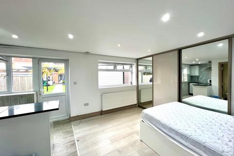 undefined, Hamilton Road, Hayes UB3