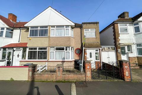 3 bedroom end of terrace house for sale, Saxon Avenue, Hanworth, Middlesex, TW13