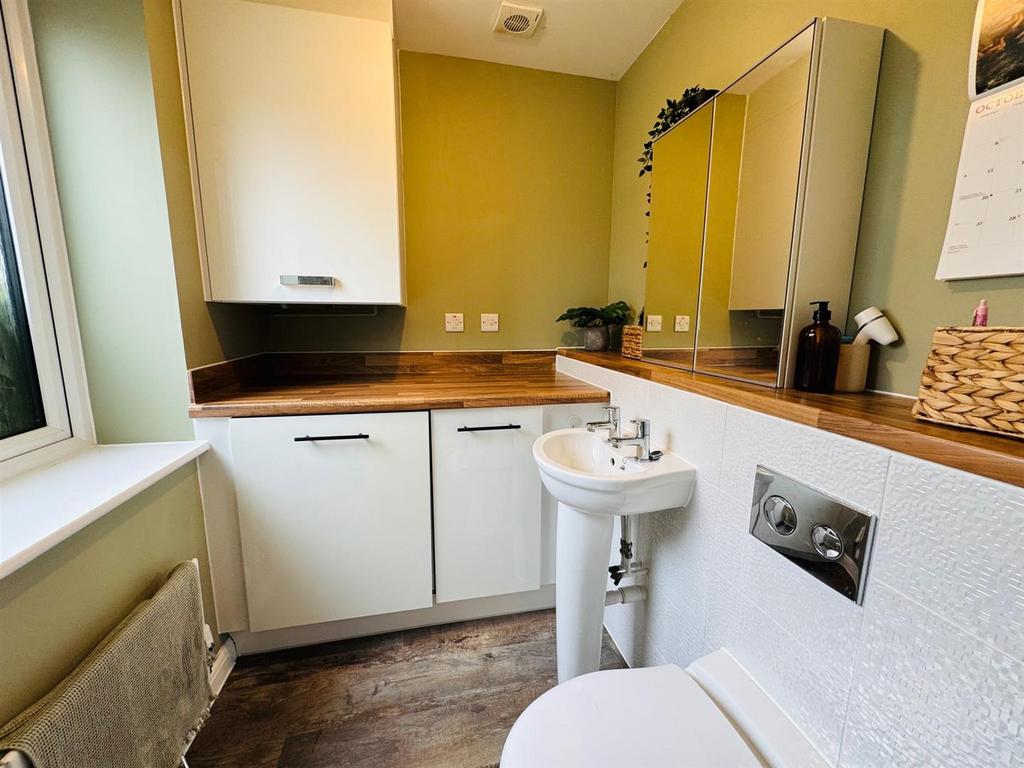 Cloakroom/utility: