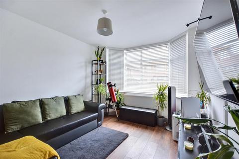 3 bedroom semi-detached house for sale, East Crescent, Beeston Rylands, Nottingham
