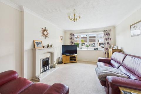 2 bedroom semi-detached bungalow for sale, Lincoln Green, Hull, HU4 7SY