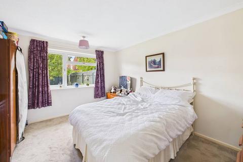 2 bedroom semi-detached bungalow for sale, Lincoln Green, Hull, HU4 7SY