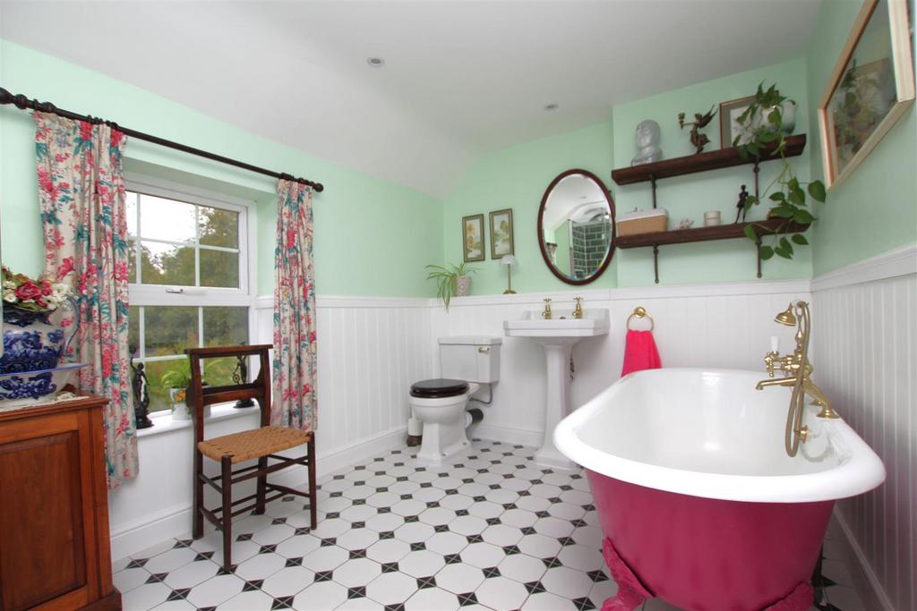 Bathroom.JPG