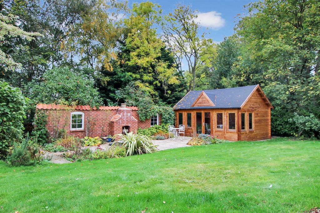 Rear Garden &amp; Cabin.JPG