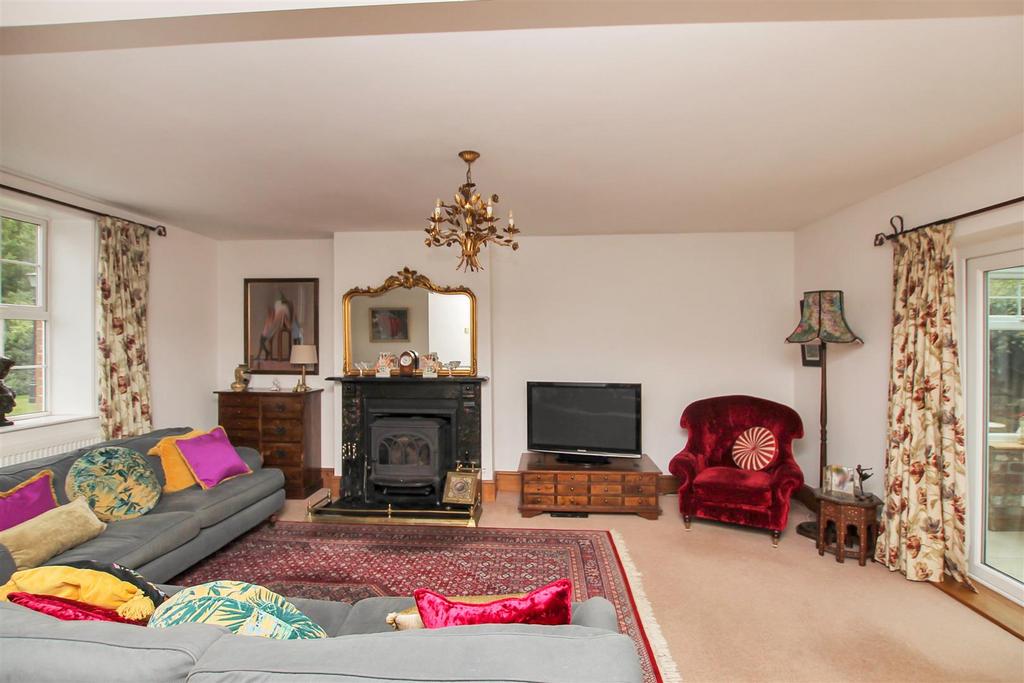 Living Room - b.JPG