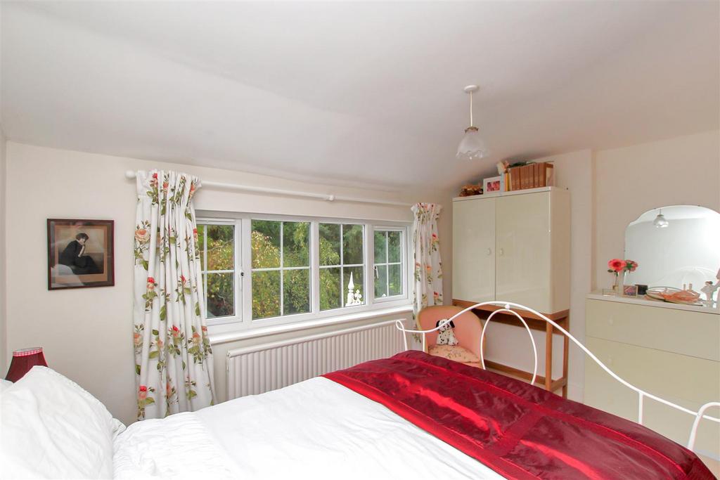 Bedroom - b.JPG
