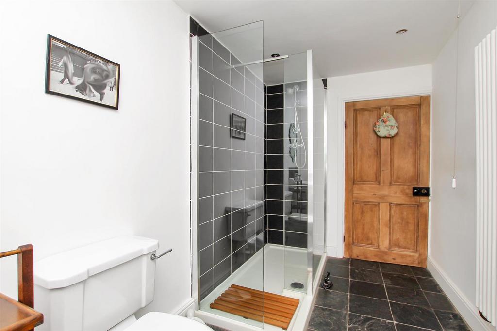 Shower Room - b.JPG