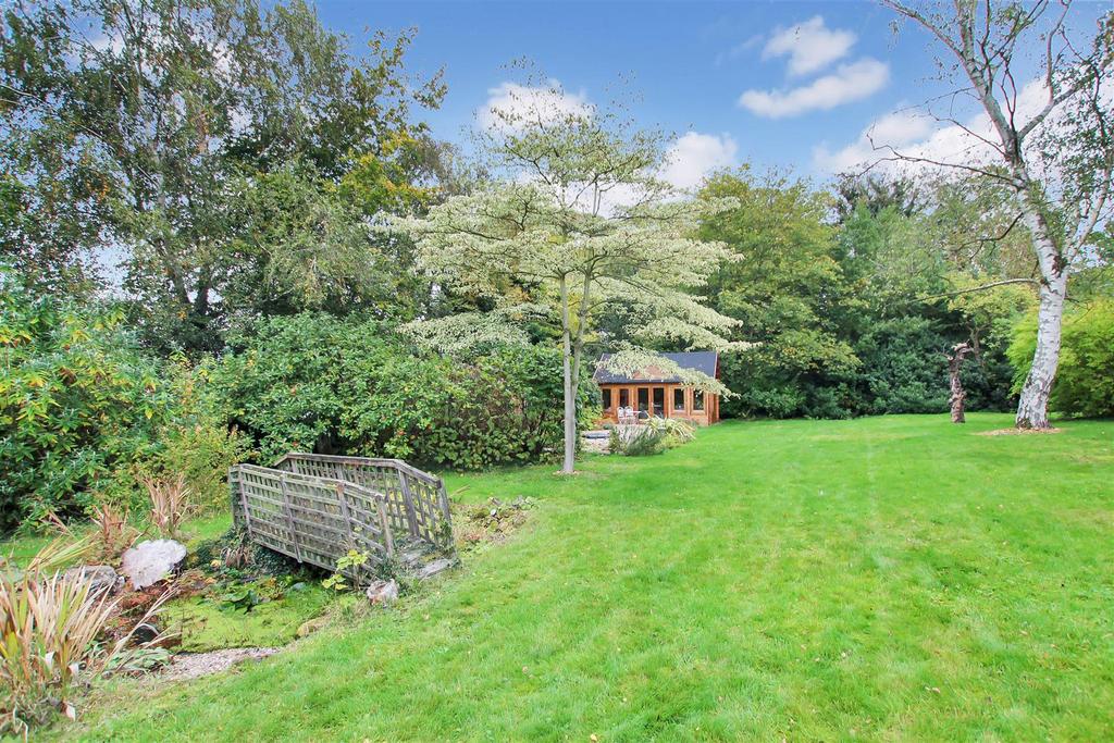 Rear Garden - b.JPG