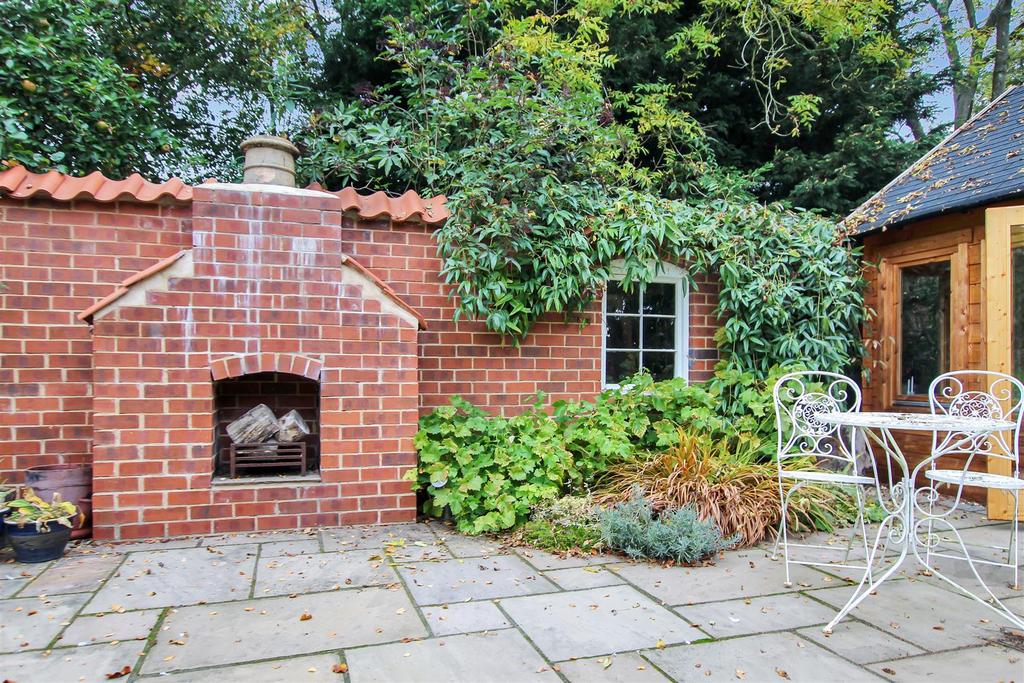 Garden Feature - c.JPG