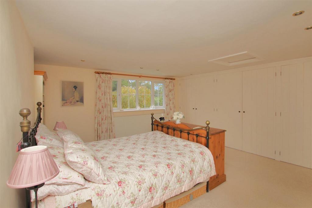 Bedroom - f.JPG