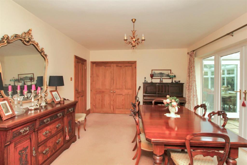 Dining Room - c.JPG