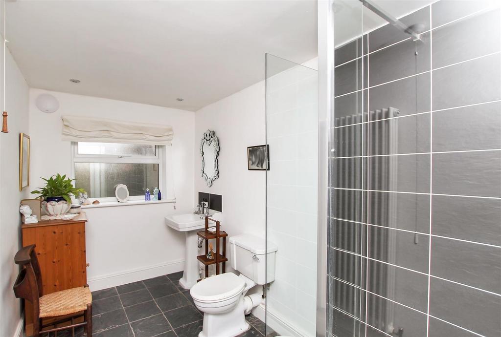 Shower Room.JPG