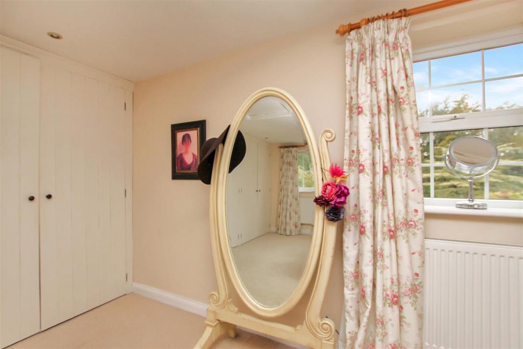 Bedroom - h.JPG