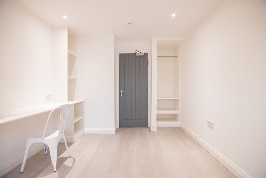 Bright, freshly painted single bedroom with bui...