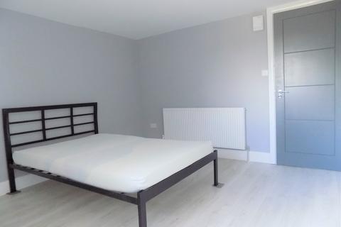 1 bedroom house of multiple occupation to rent, Biscot Road, Luton, Bedfordshire