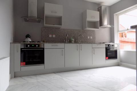1 bedroom house of multiple occupation to rent, Biscot Road, Luton, Bedfordshire