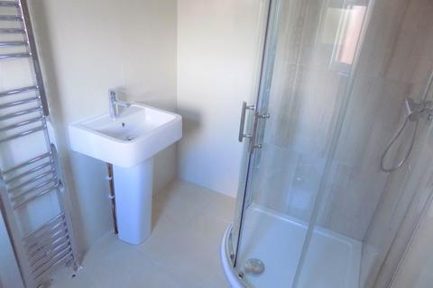 1 bedroom house of multiple occupation to rent, Biscot Road, Luton, Bedfordshire