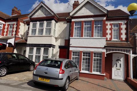 1 bedroom house of multiple occupation to rent, Biscot Road, Luton, Bedfordshire