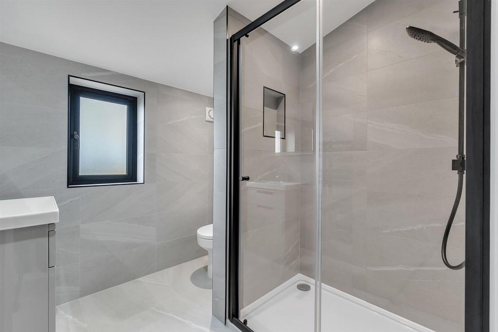 Bedroom 1 En-suite