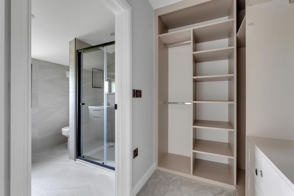 Bedroom 1 Suite