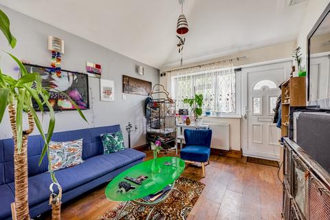 4 bedroom semi-detached house for sale, Carisbrooke Road, Mitcham CR4