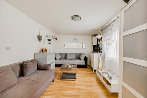 4 bedroom semi-detached house for sale, Carisbrooke Road, Mitcham CR4