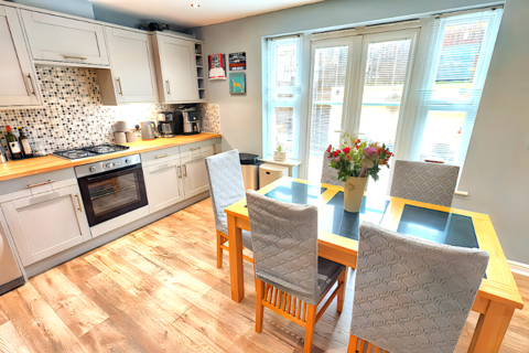 4 bedroom townhouse for sale, Sunset View, Dipton DH9