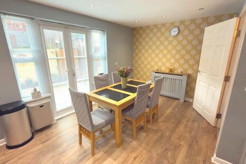 4 bedroom townhouse for sale, Sunset View, Dipton DH9