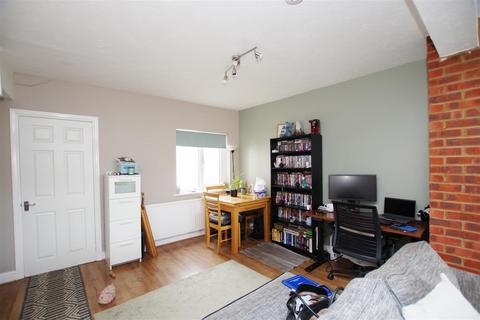 3 bedroom terraced house for sale, Kingshill Road, Swindon SN1