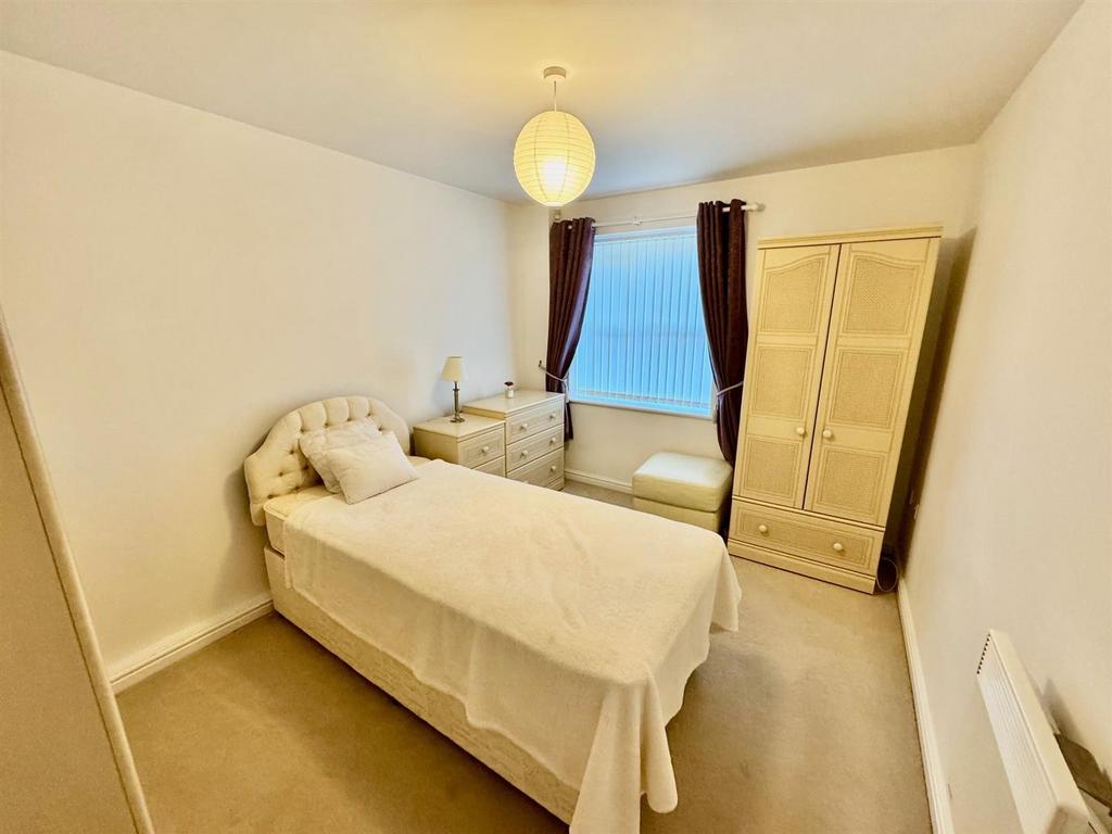 Bedroom 1.jpg