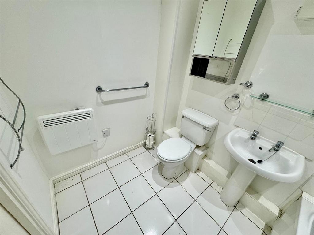 Bathroom 2.jpg