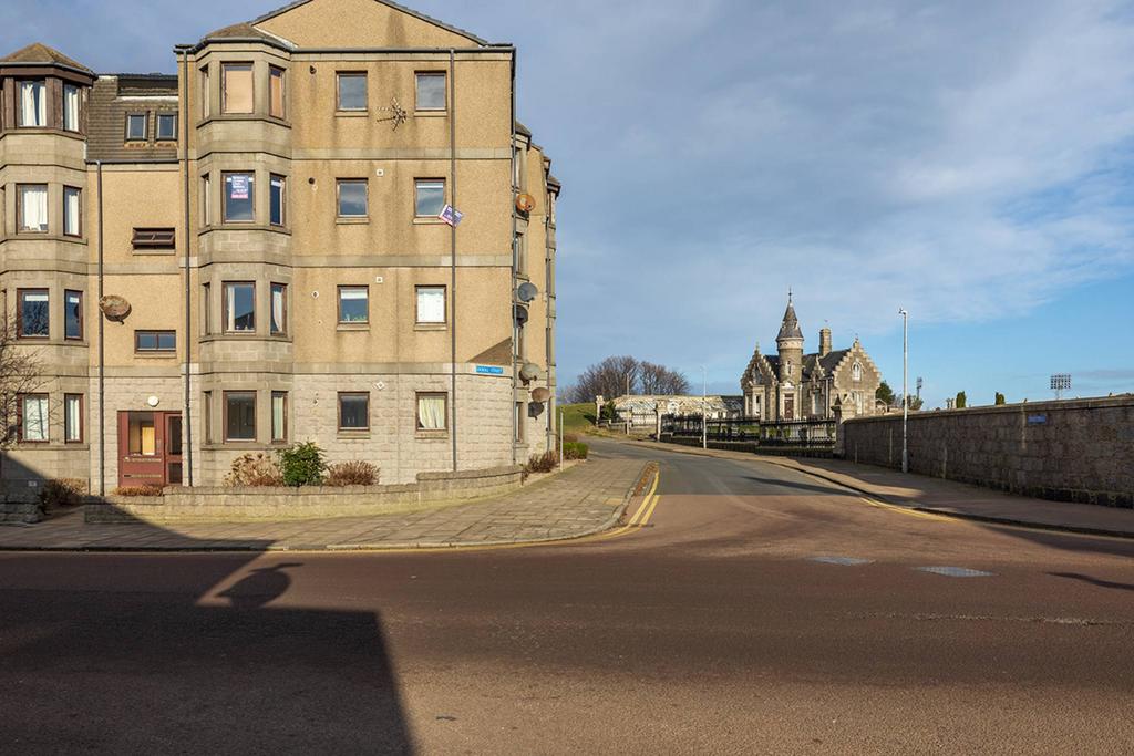 MFL2207297 890.jpg