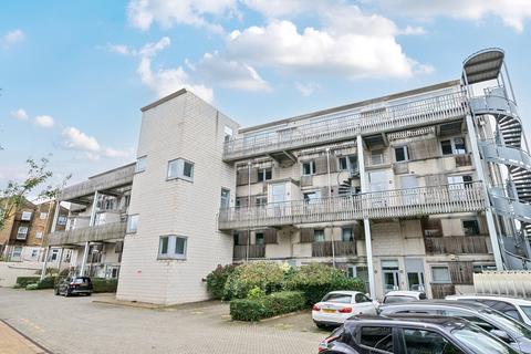 3 bedroom flat for sale, Grosvenor Terrace, London, SE5