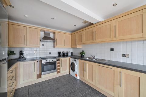 3 bedroom flat for sale, Grosvenor Terrace, London, SE5