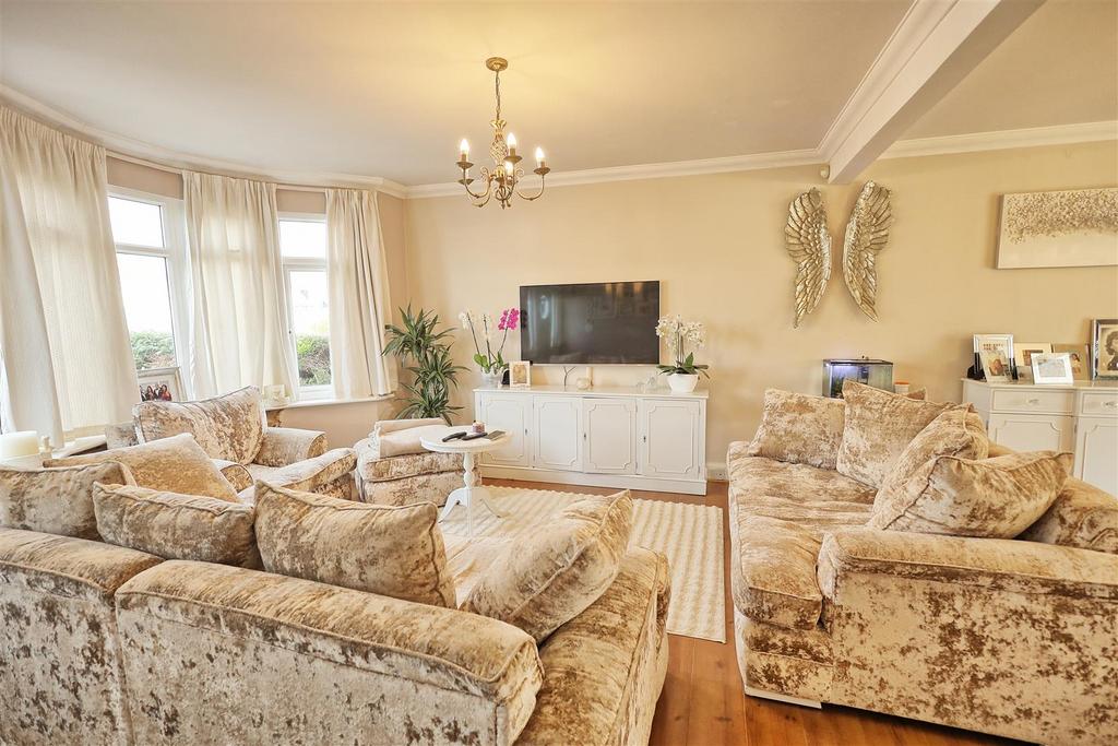 Living/dining room