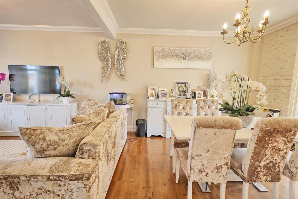 Living/dining room