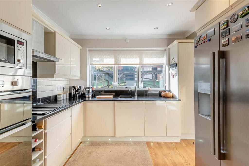 8667453-interior13.jpg