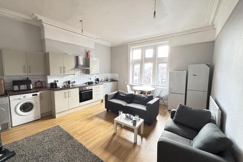 4 bedroom flat to rent, Cardigan Road, Leeds LS6