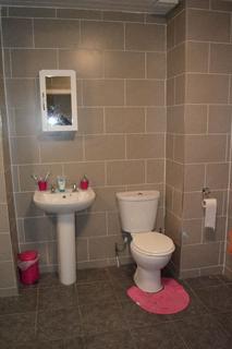 4 bedroom flat to rent, Cardigan Road, Leeds LS6