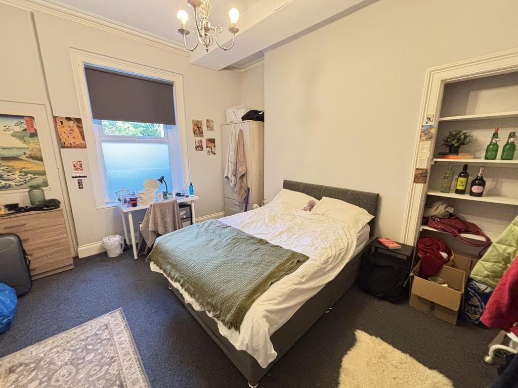 A comfortable and well-maintained double bedroo...