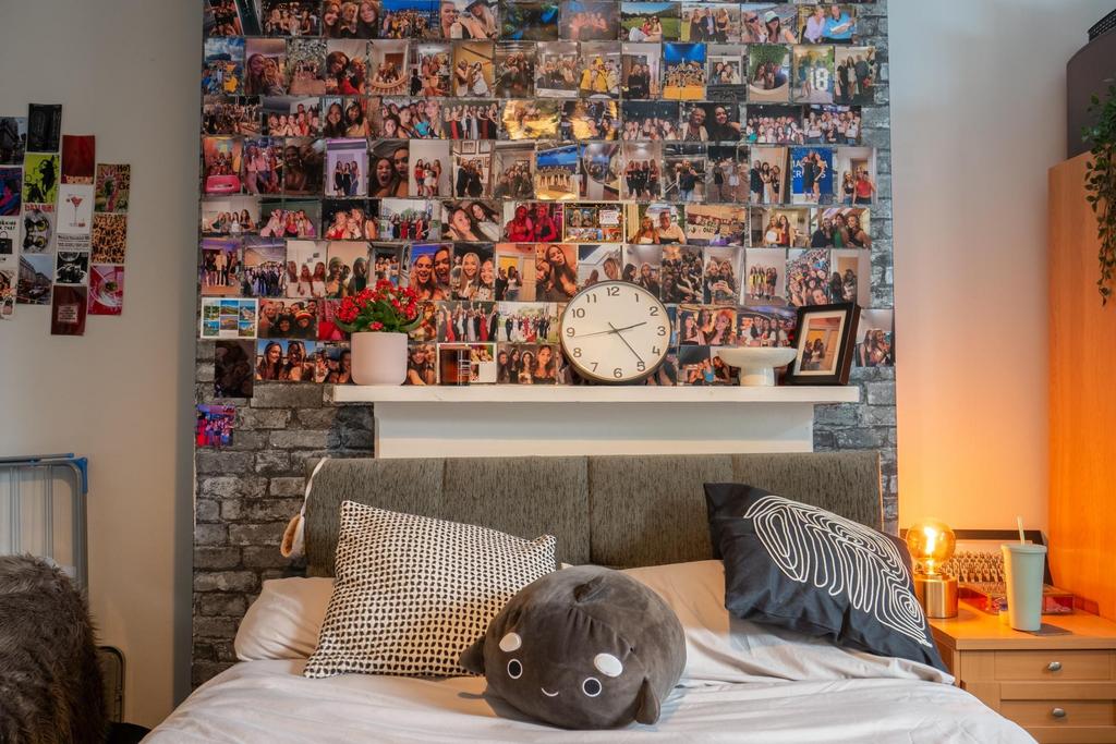 A cozy bedroom featuring a bed with decorative ...