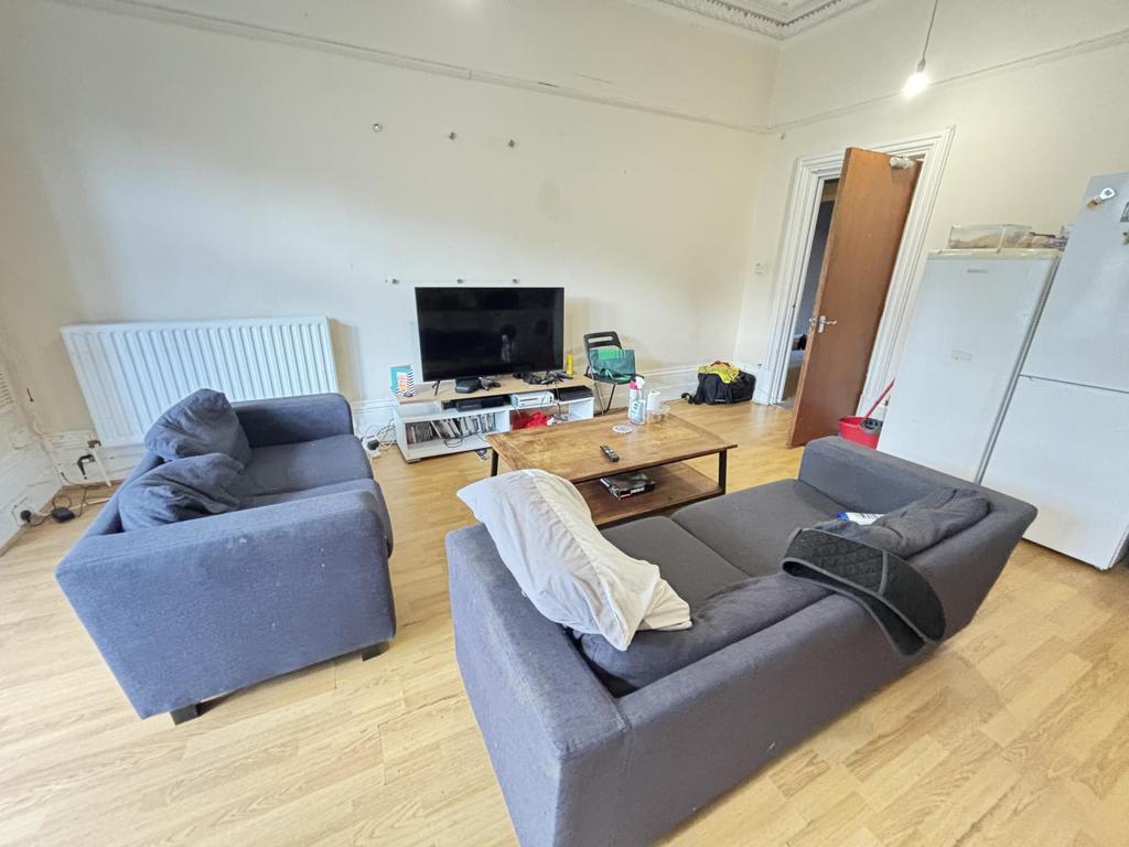 A spacious and welcoming contemporary living ro...