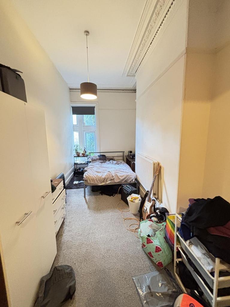 A cozy bedroom with a double bed, minimal natur...