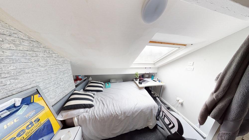 A cozy double bedroom featuring a comfortable b...