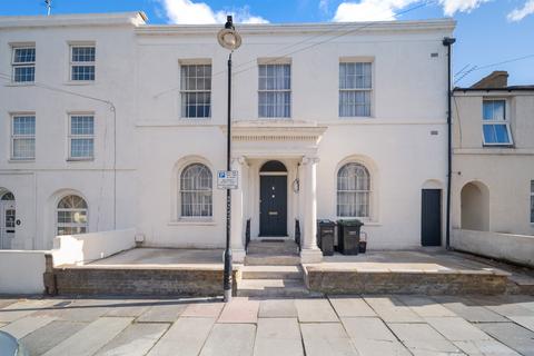 Gravesend, Kent DA12