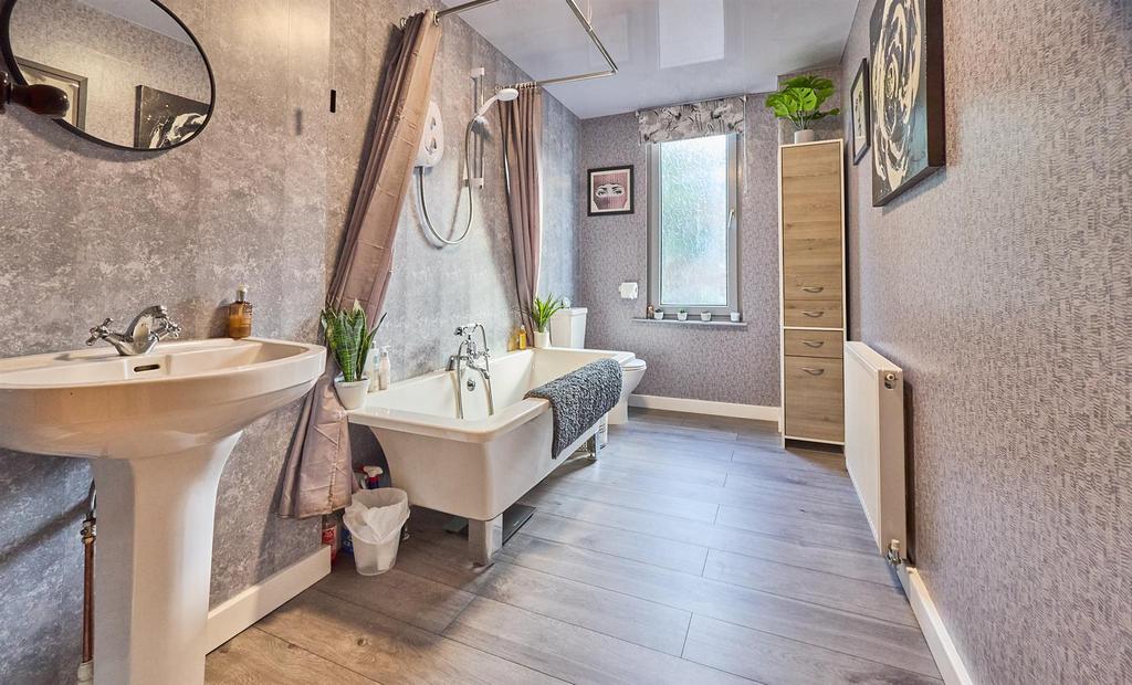 Refitted Bathroom to rear