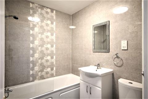 2 bedroom flat for sale, Juniper Court, Grove Road, TW3
