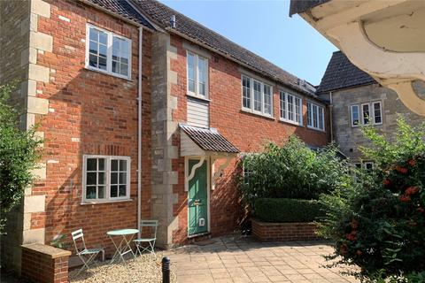 Starfield Court, Station Road